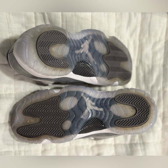 Retro youth Jordan “cool grey” 11s AUTHENTIC equivalent to woman’s 6.5 - Picture 3 of 3